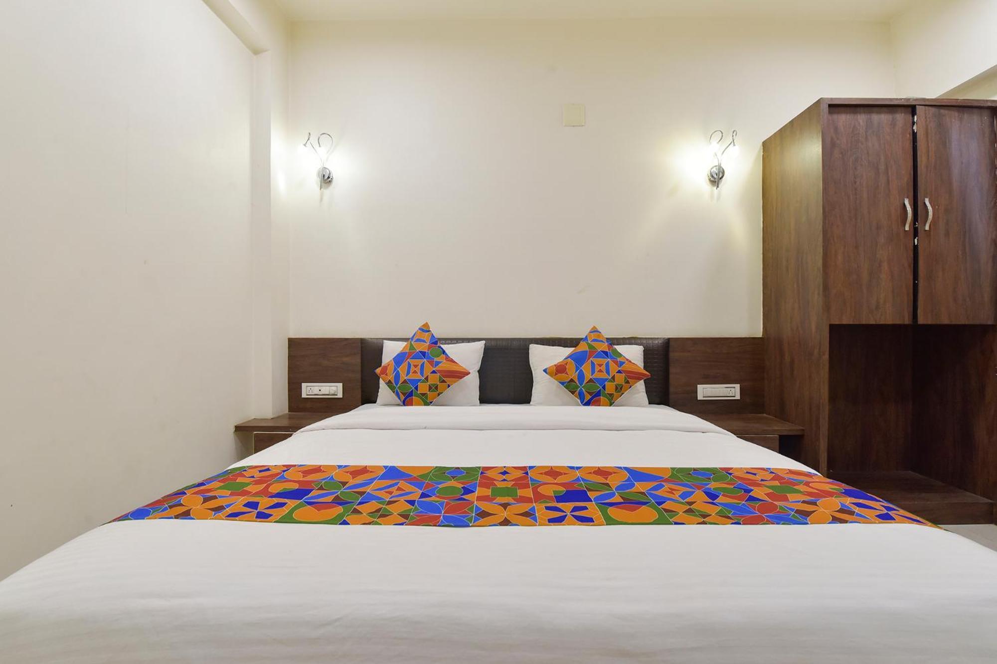 Fabhotel A1 Plaza Ahmedabad Buitenkant foto