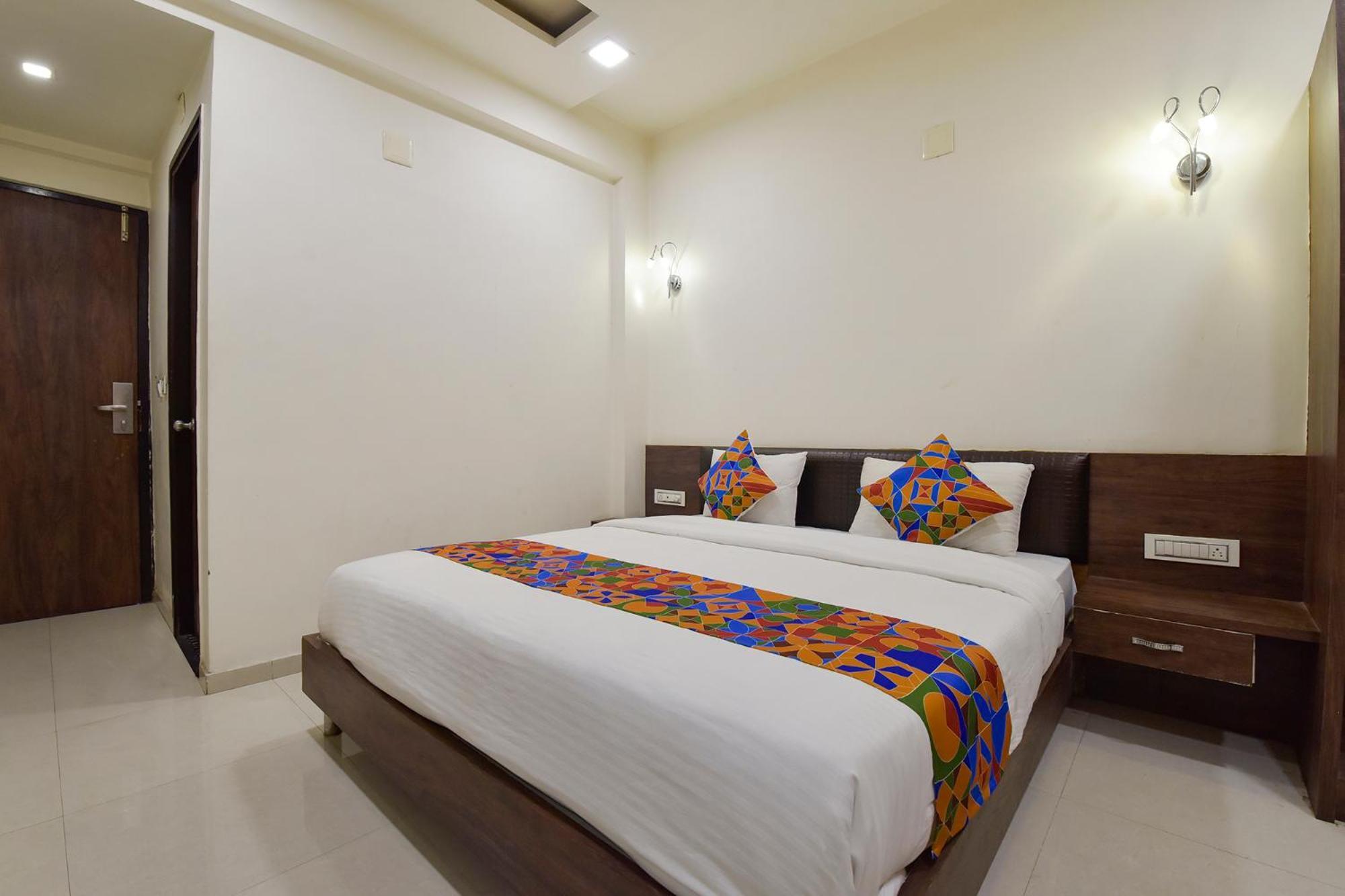 Fabhotel A1 Plaza Ahmedabad Buitenkant foto