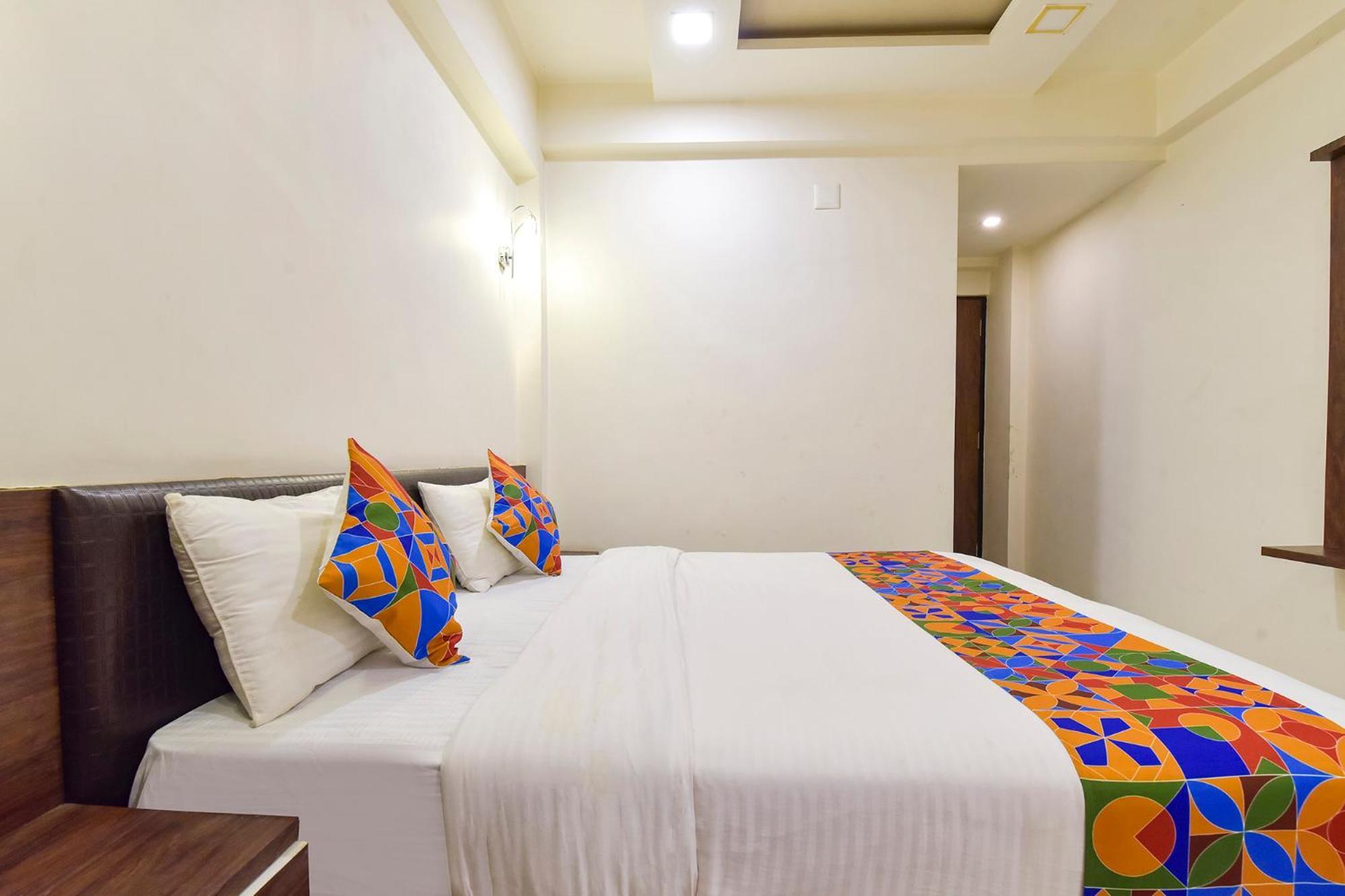 Fabhotel A1 Plaza Ahmedabad Buitenkant foto